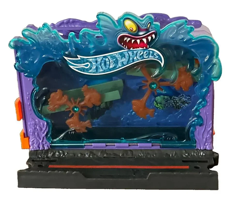 Rare 2017 Hot Wheels City Downtown Aquarium Bash Car Wash Play Set